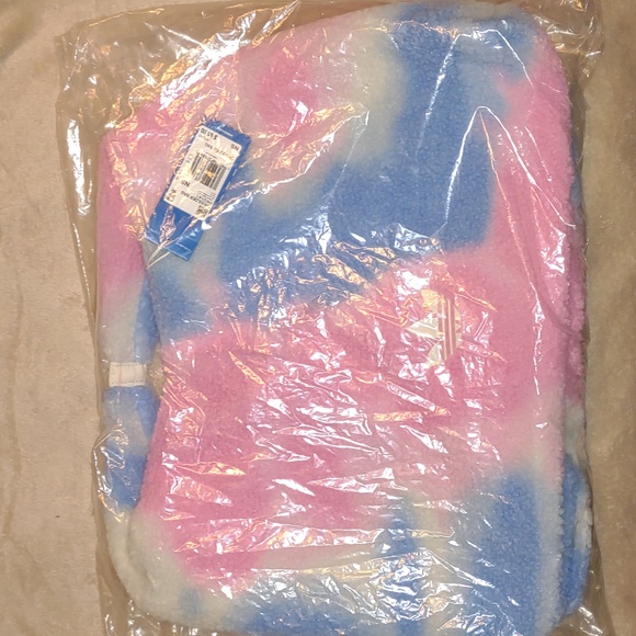 🇺🇲ADÍDAS Tie Dyed Fuzzy Shoulder Bag in Cream White/Multicolored Nice - Picture 7 of 11